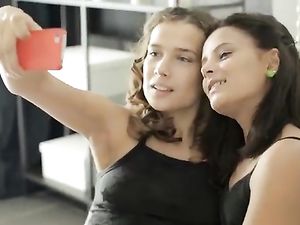 Lustful Young Lesbian Couple Makes Each Other Cum